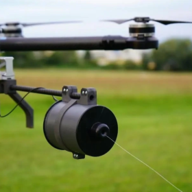 So Sánh Chi Tiết: Drone Vô Tuyến (Radio) và Drone Cáp Quang