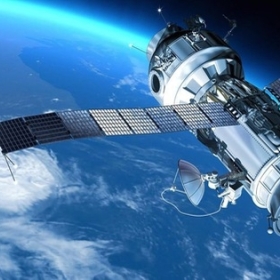 Vệ tinh nhân tạo có phải Drone?